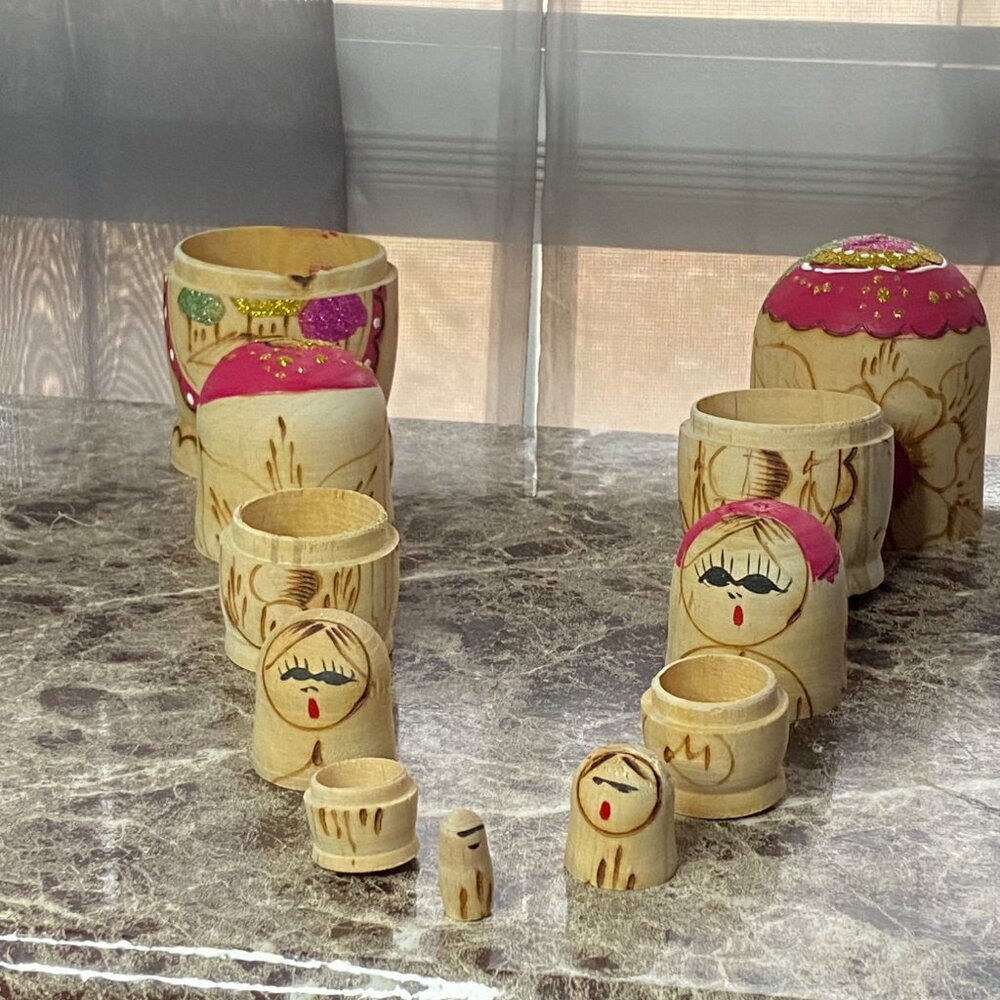 Vintage Russian Matryoshka Nesting Doll Set Hand-Painted Wood Folk Art 6 Piece C